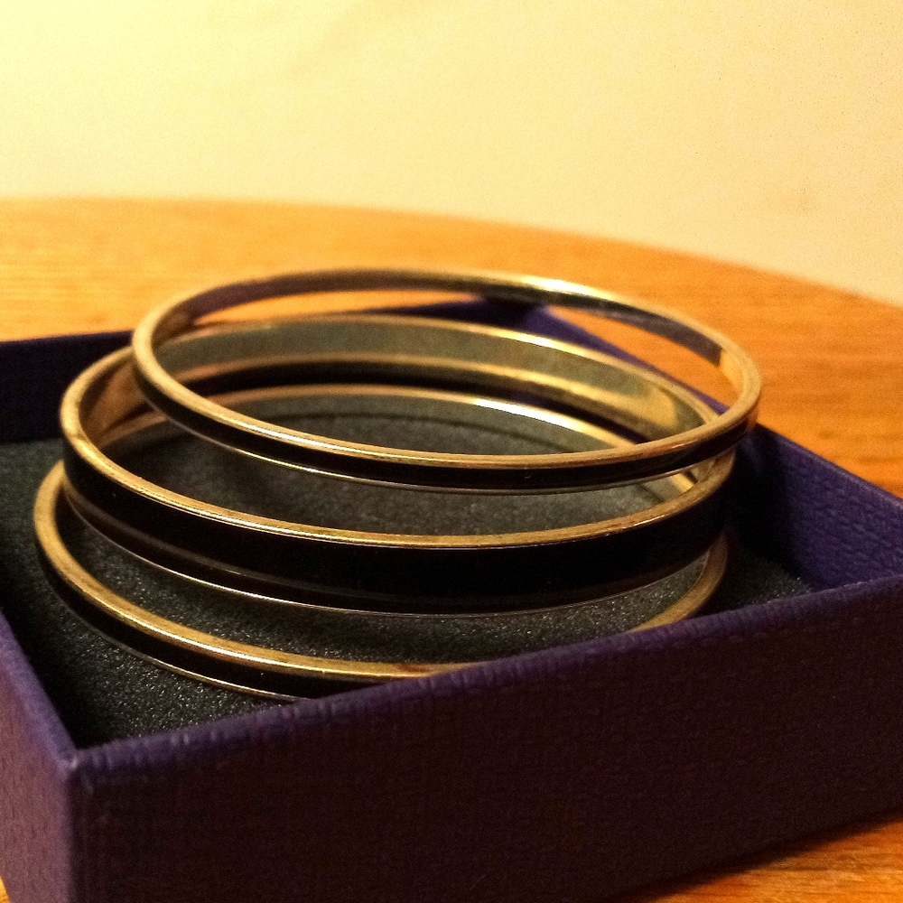 Women's bracelet